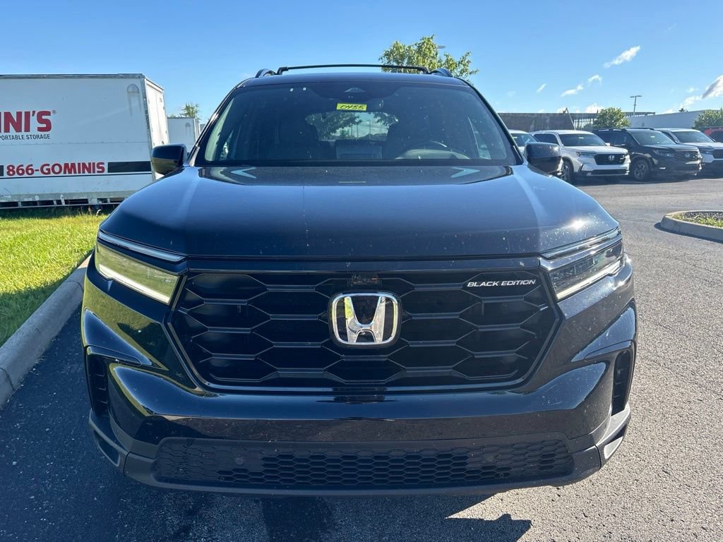 Used 2025 Honda Pilot Black Edition image 2