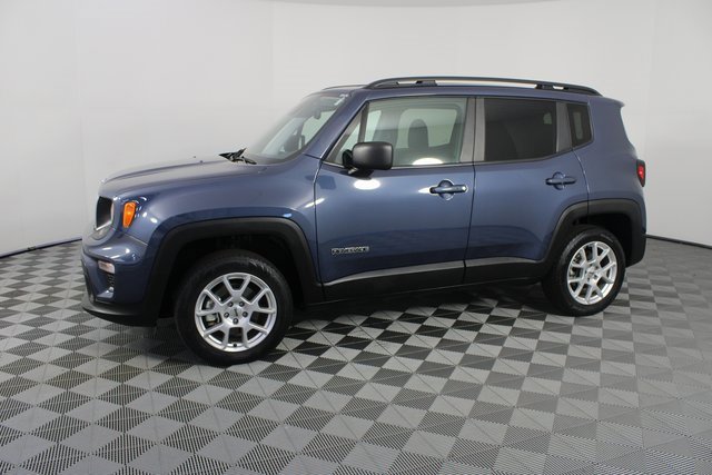 Used 2022 Jeep Renegade Latitude w/ Convenience Group image 2