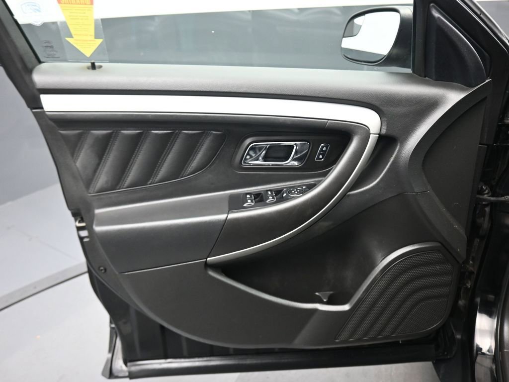 Used 2018 Ford Taurus SEL image 9
