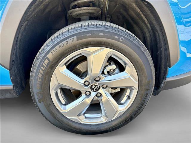 Certified 2021 Toyota RAV4 XLE Premium AWD/4WD image 19