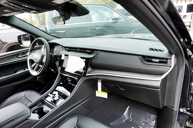 New 2026 Jeep Grand Cherokee Limited AWD/4WD image 11