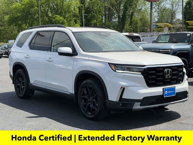 Used 2025 Honda Pilot Touring image 1