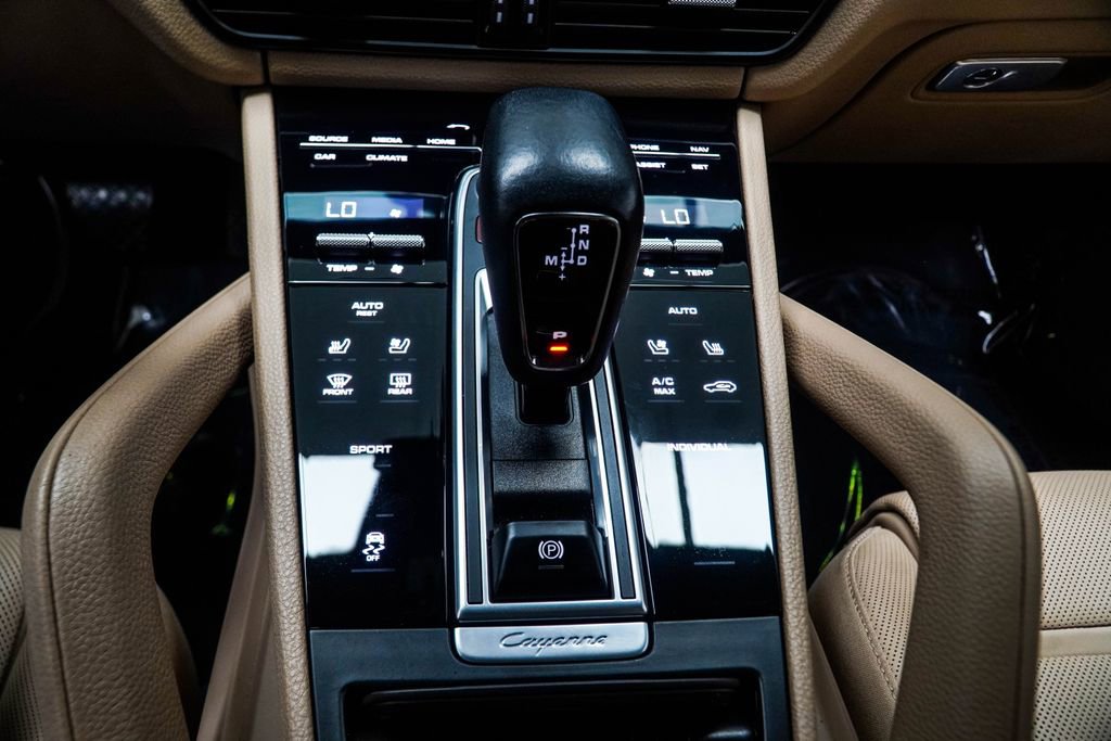 Used 2023 Porsche Cayenne Platinum Edition image 21