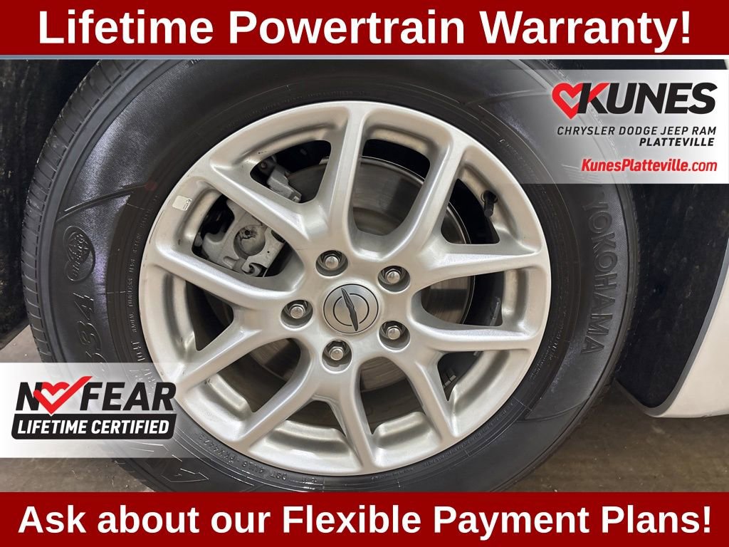 Used 2024 Chrysler Pacifica Touring-L image 13