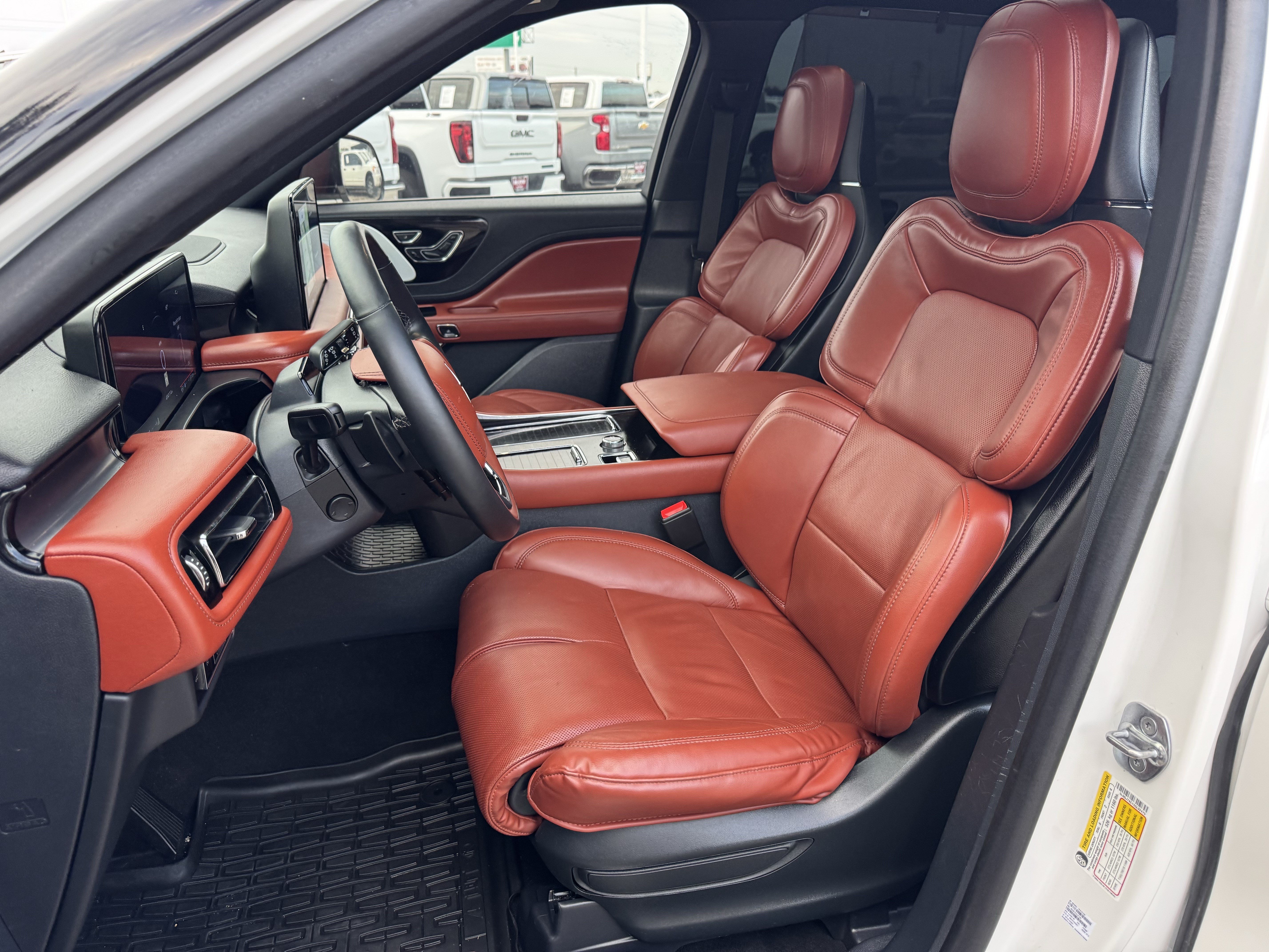 Used 2025 Lincoln Aviator Reserve w/ Equipment Group 201A AWD/4WD image 23