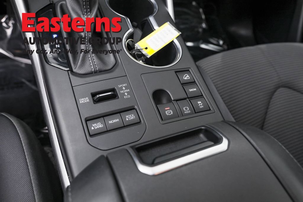 Used 2024 Toyota Highlander LE image 20