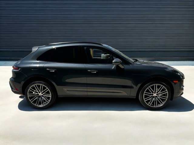 Certified 2025 Porsche Macan image 8