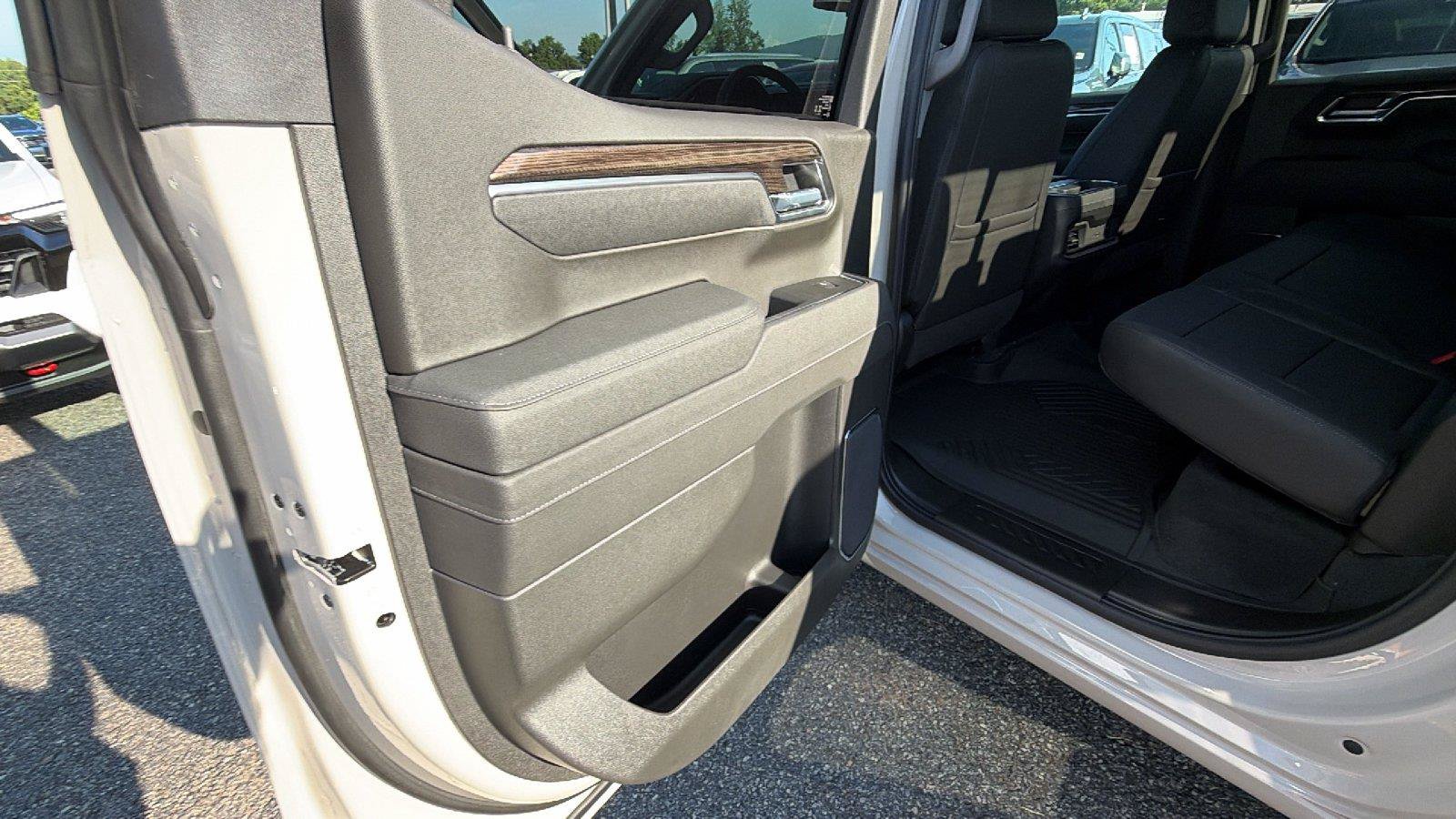 New 2026 Chevrolet Silverado 1500 RST w/ RST All Star Premium Package AWD/4WD image 17