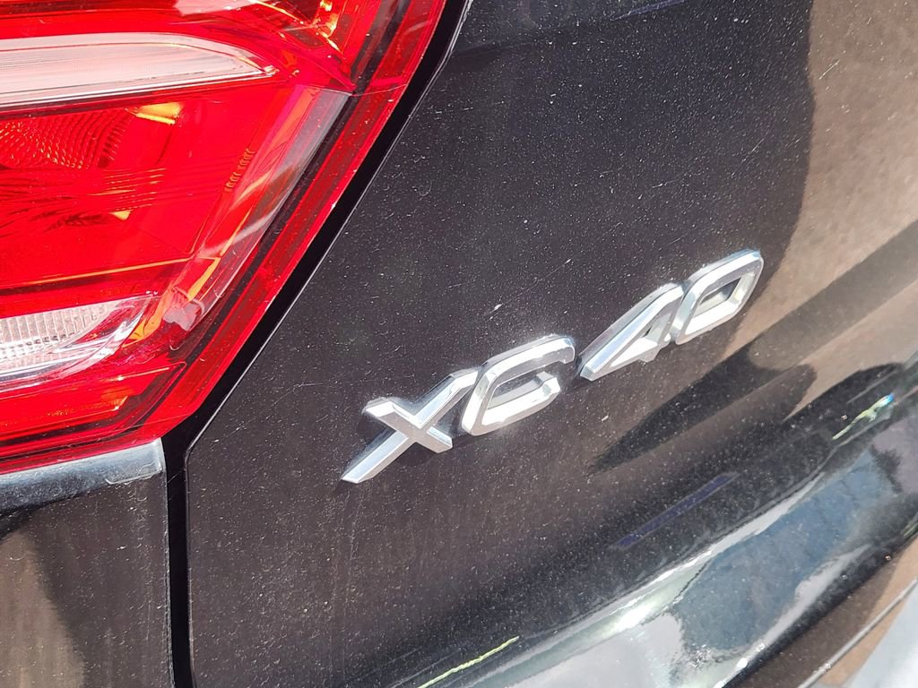 Used 2021 Volvo XC40 T5 R-Design w/ Advanced Package AWD/4WD image 9