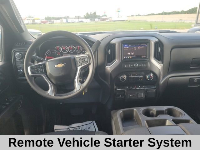 Used 2022 Chevrolet Silverado 2500 Custom w/ Custom Value Package image 4