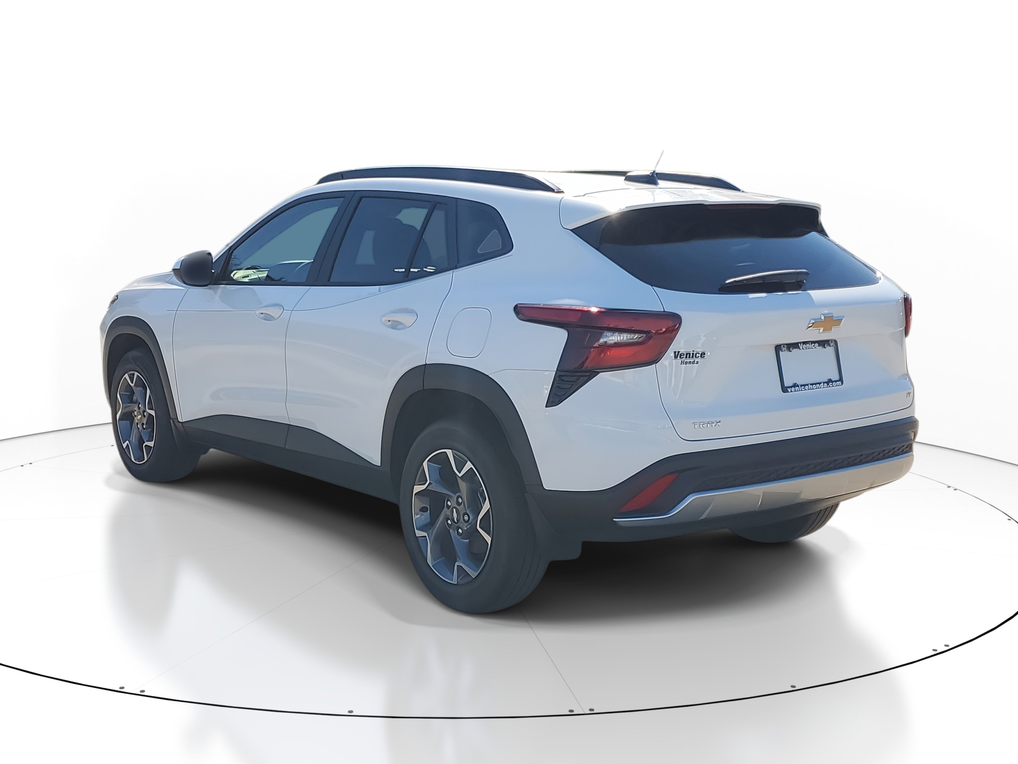 Used 2025 Chevrolet Trax LT image 6