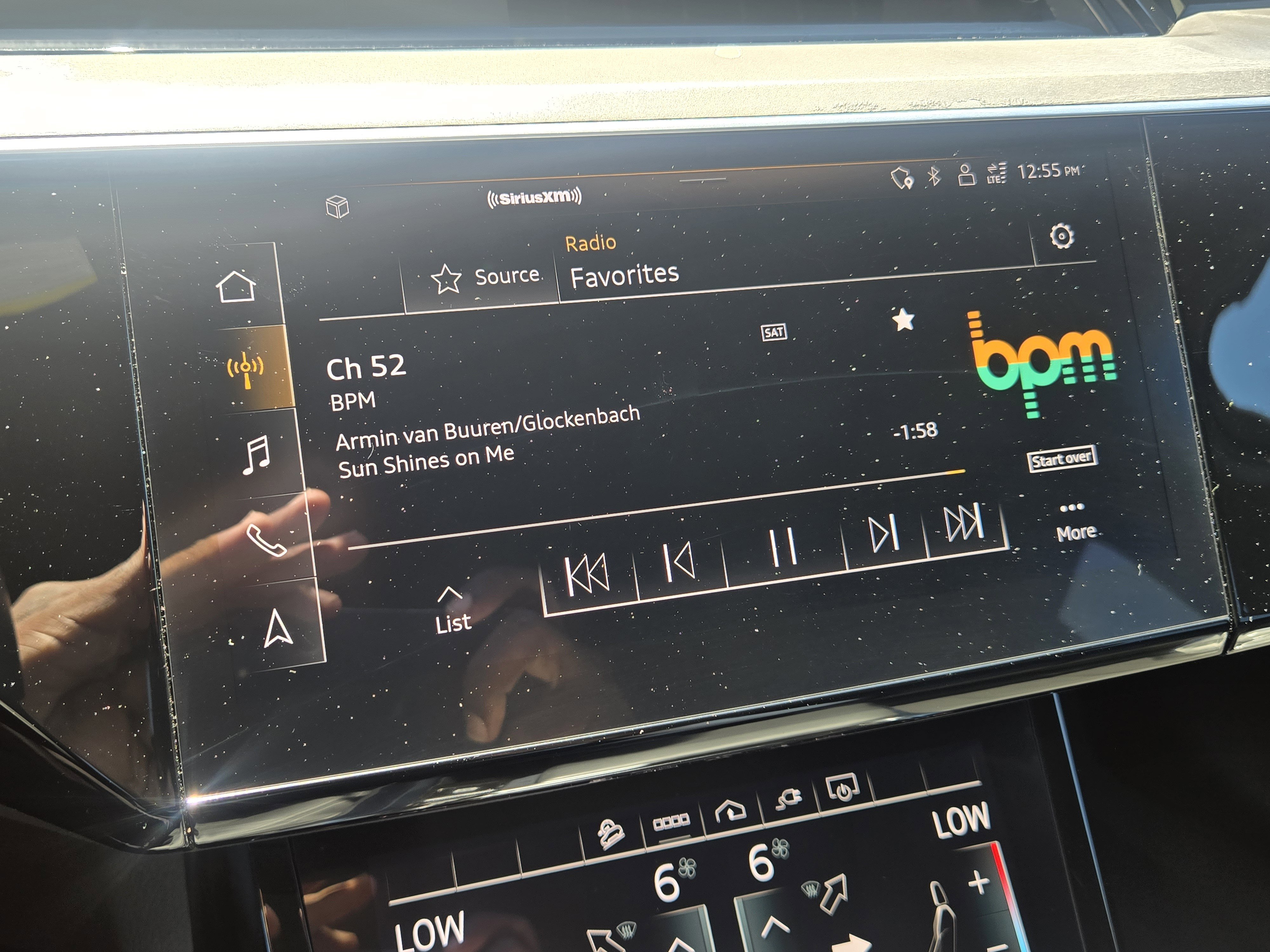 Certified 2024 Audi Q8 e-tron Premium Plus w/ Premium Plus Package AWD/4WD image 21