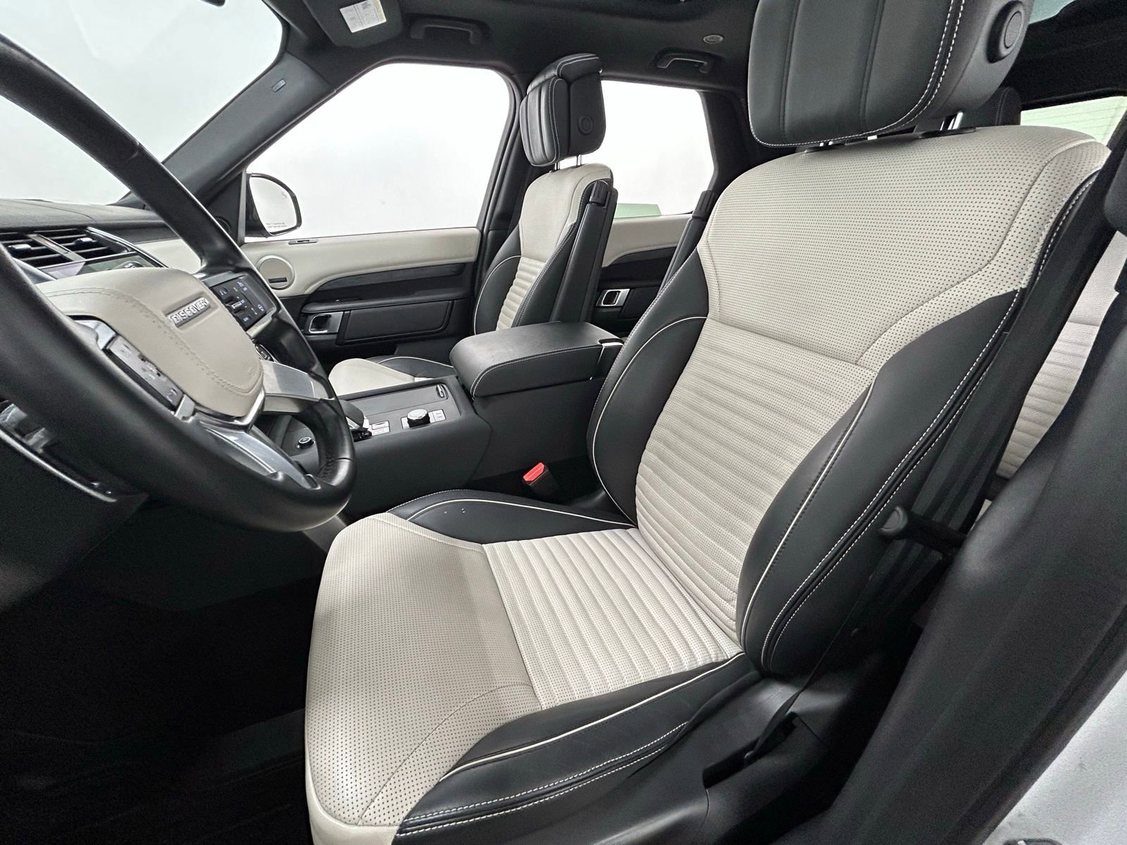 Used 2023 Land Rover Discovery HSE R-Dynamic image 30