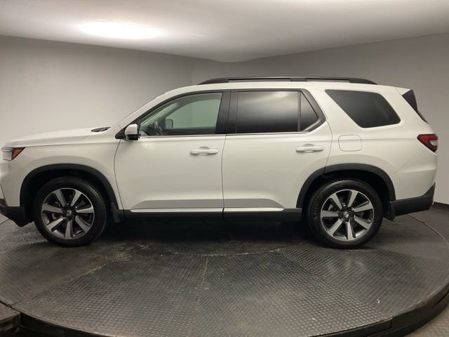 Certified 2025 Honda Pilot Touring image 4