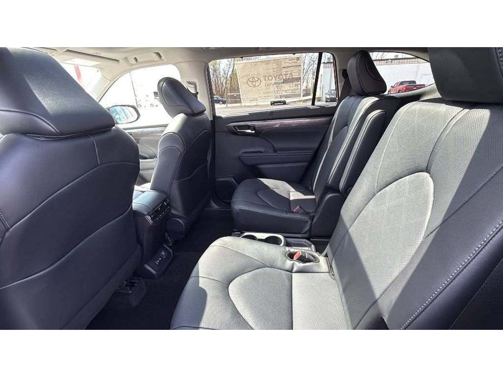 New 2026 Toyota Highlander Platinum AWD/4WD image 40