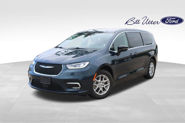 Used 2024 Chrysler Pacifica Touring-L