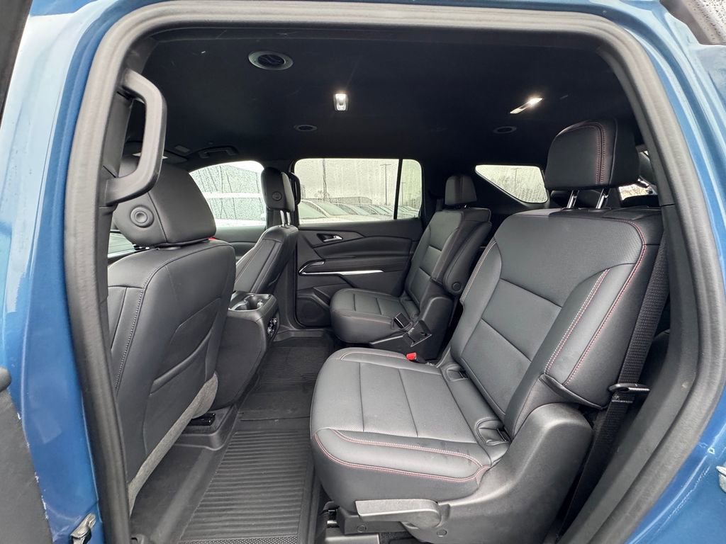 Used 2024 Chevrolet Traverse Z71 image 11