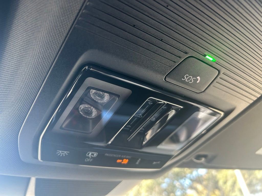 Certified 2025 Volkswagen Tiguan SE R-Line image 63