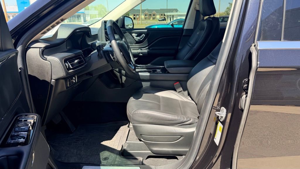 Used 2023 Lincoln Aviator AWD image 18