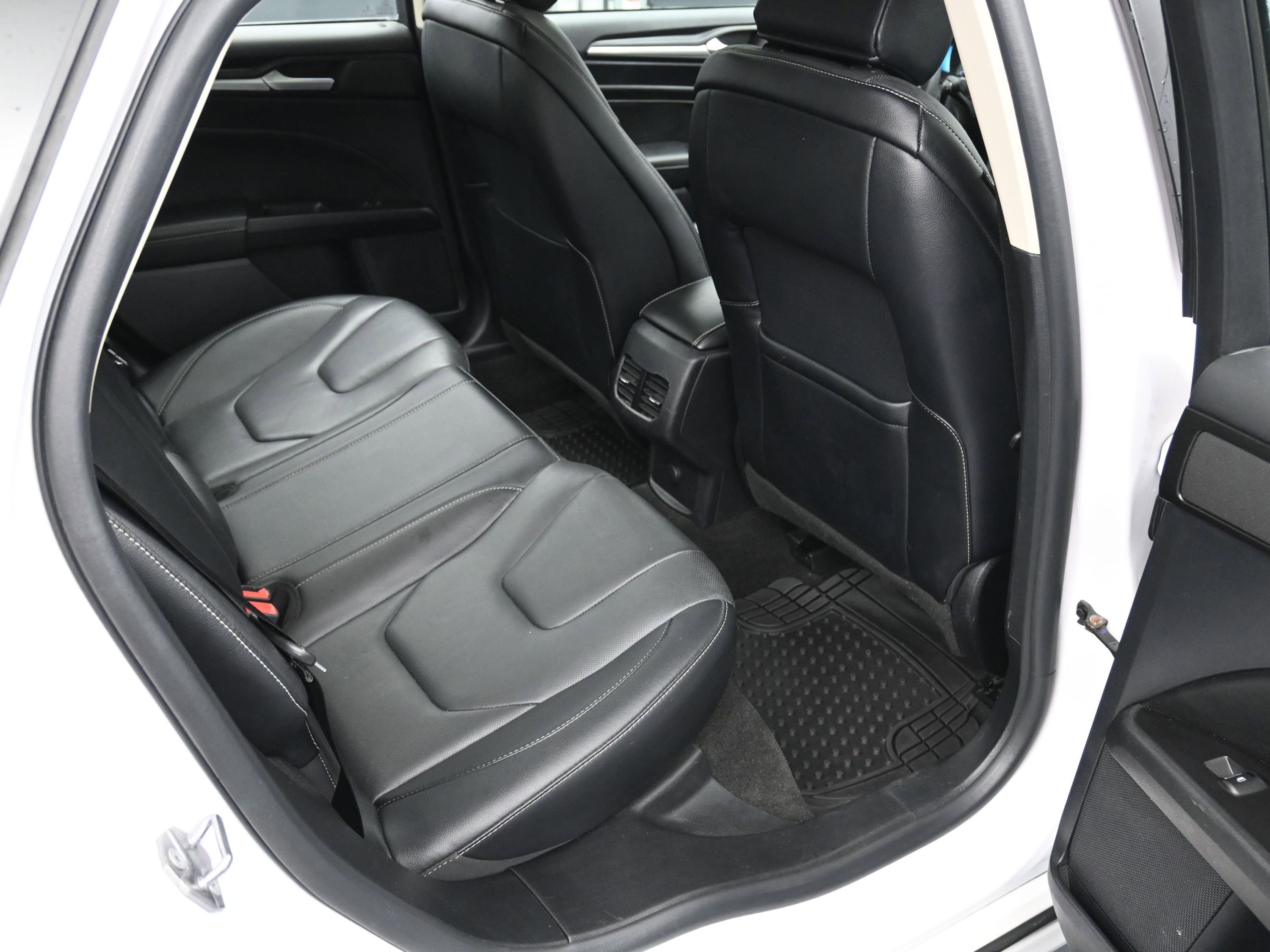 Used 2020 Ford Fusion Energi Titanium FWD image 10