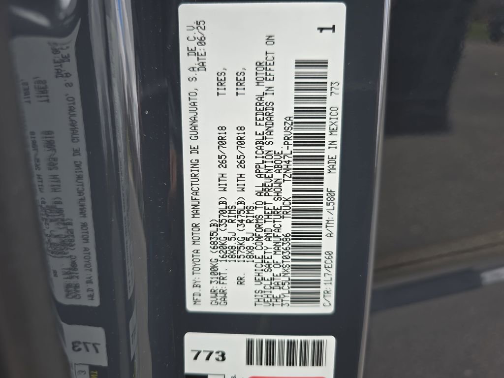 Used 2025 Toyota Tacoma Trailhunter image 36