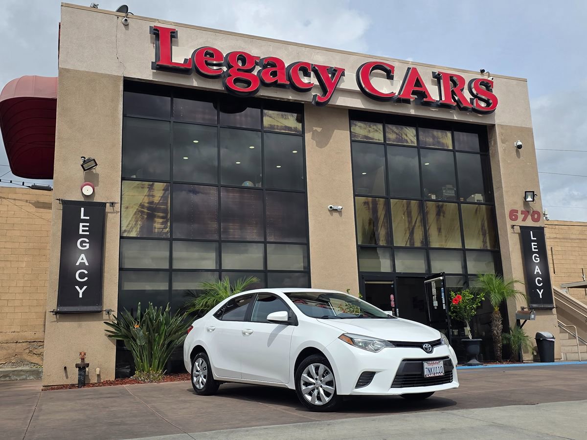 Used 2015 Toyota Corolla LE FWD image 2