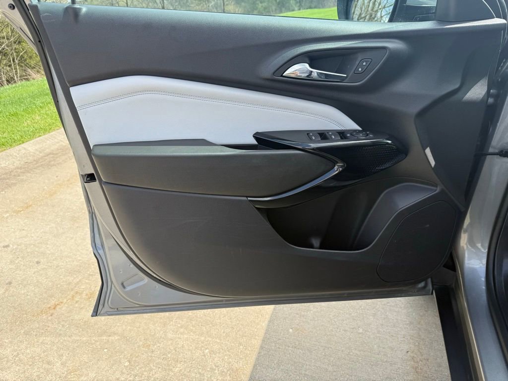 Used 2025 Chevrolet Trax LT image 23