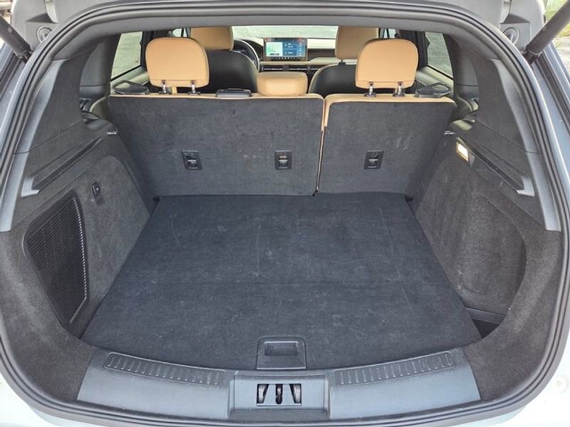 Used 2023 Lincoln Corsair Reserve image 11