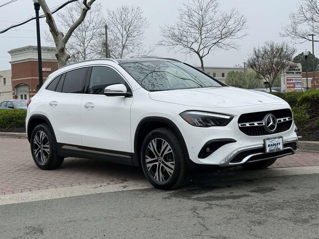 Used 2025 Mercedes-Benz GLA 250 4MATIC image 1