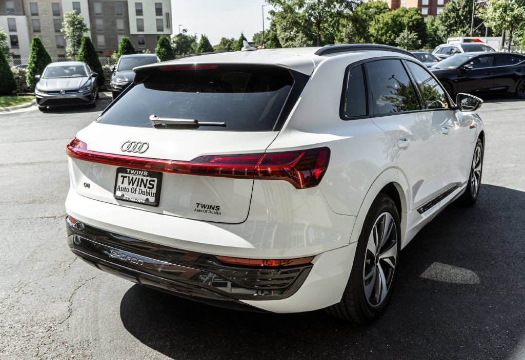 Used 2024 Audi Q8 e-tron Premium AWD/4WD image 29