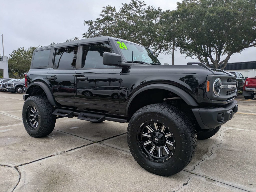 Used 2024 Ford Bronco Black Diamond AWD/4WD image 2