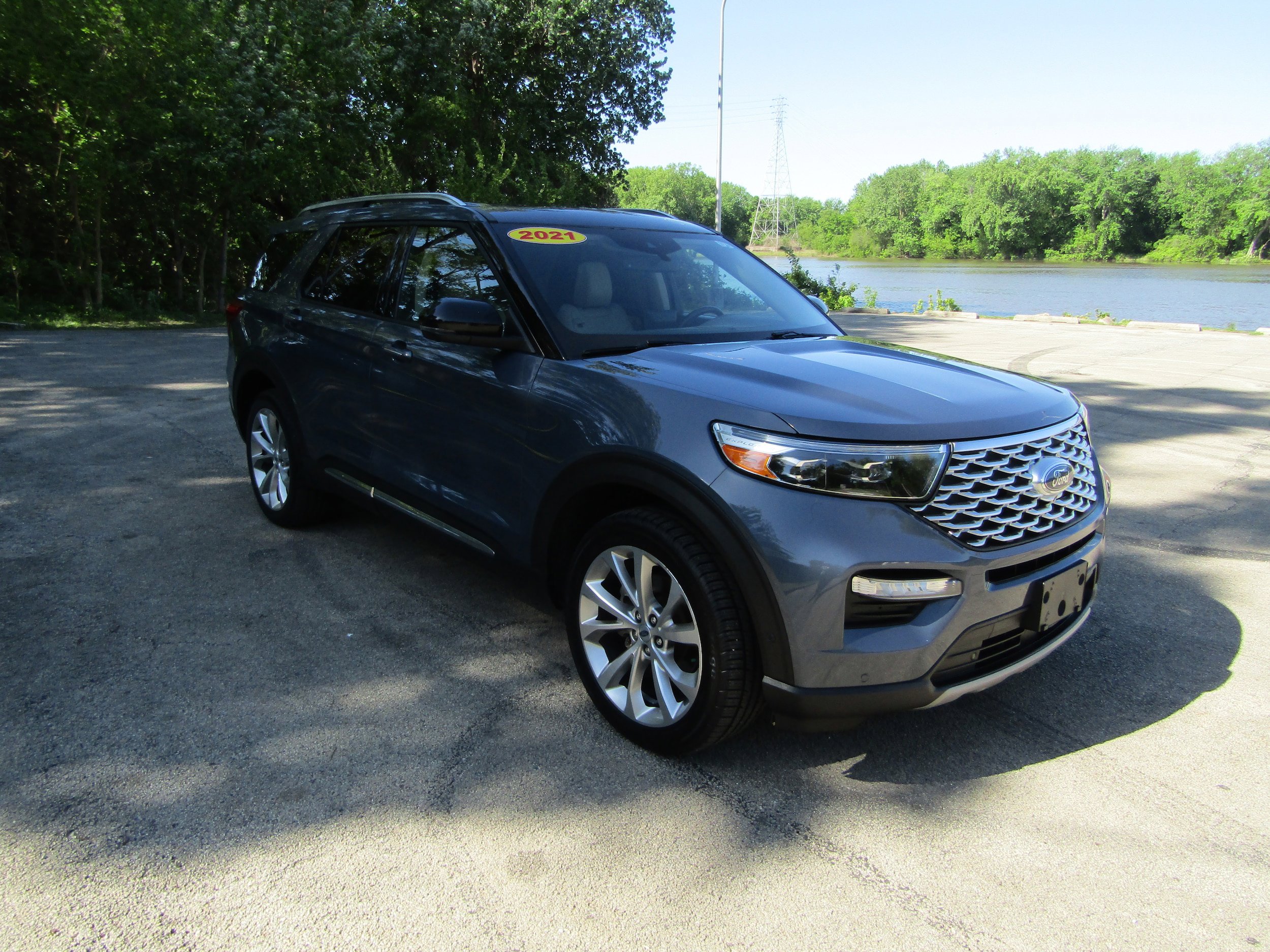Used 2021 Ford Explorer Platinum w/ Equipment Group 601A AWD/4WD image 6