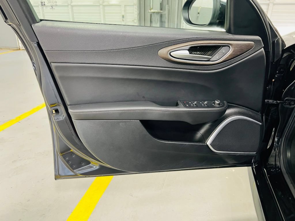 Used 2019 Alfa Romeo Giulia Ti RWD image 24