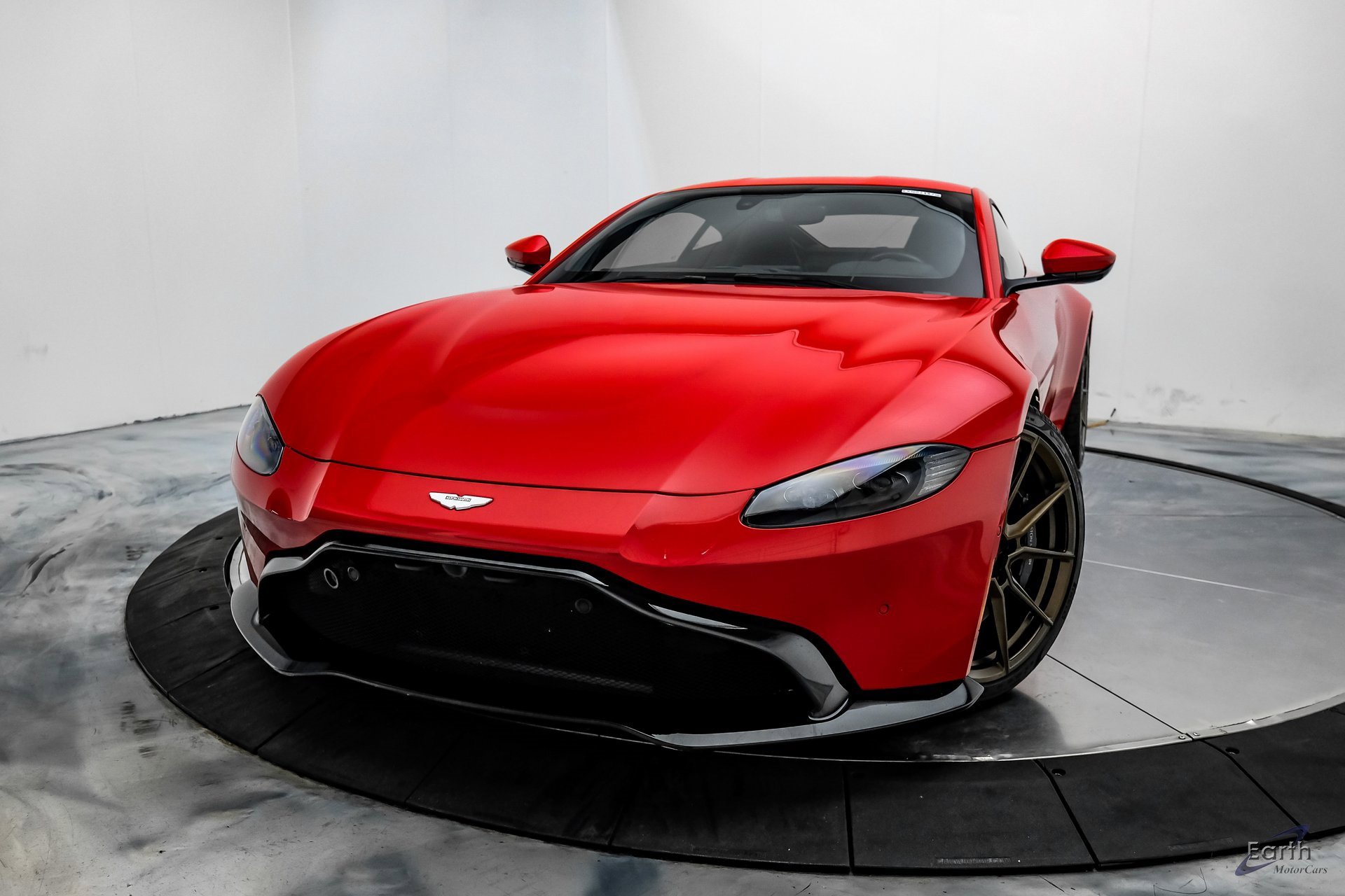 Used 2019 Aston Martin V8 Vantage Coupe image 3