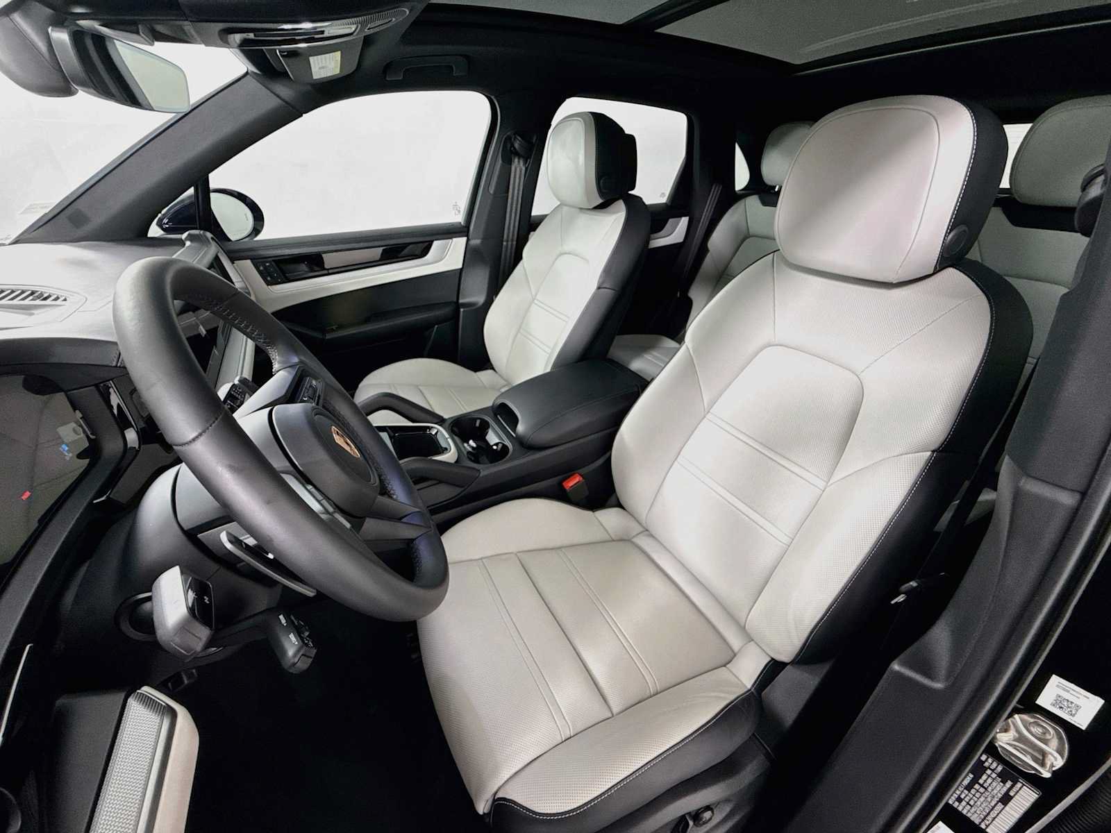 Certified 2025 Porsche Cayenne S AWD/4WD image 5