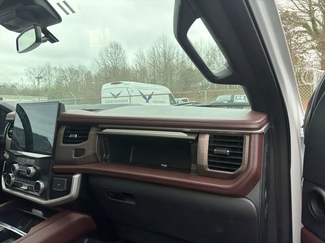 Used 2024 Ford Expedition Max Limited image 9