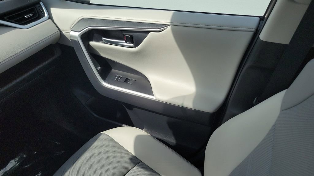 Used 2024 Toyota RAV4 Limited w/ Advanced Technology Package image 16