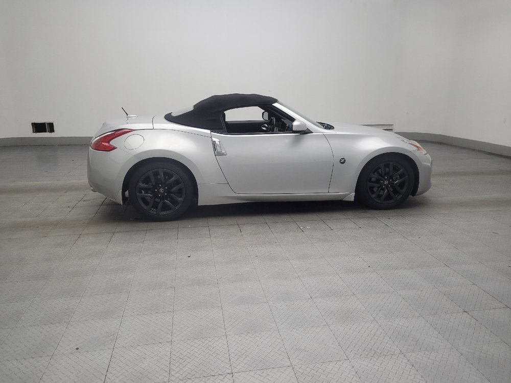 Used 2016 Nissan 370Z Roadster RWD image 10