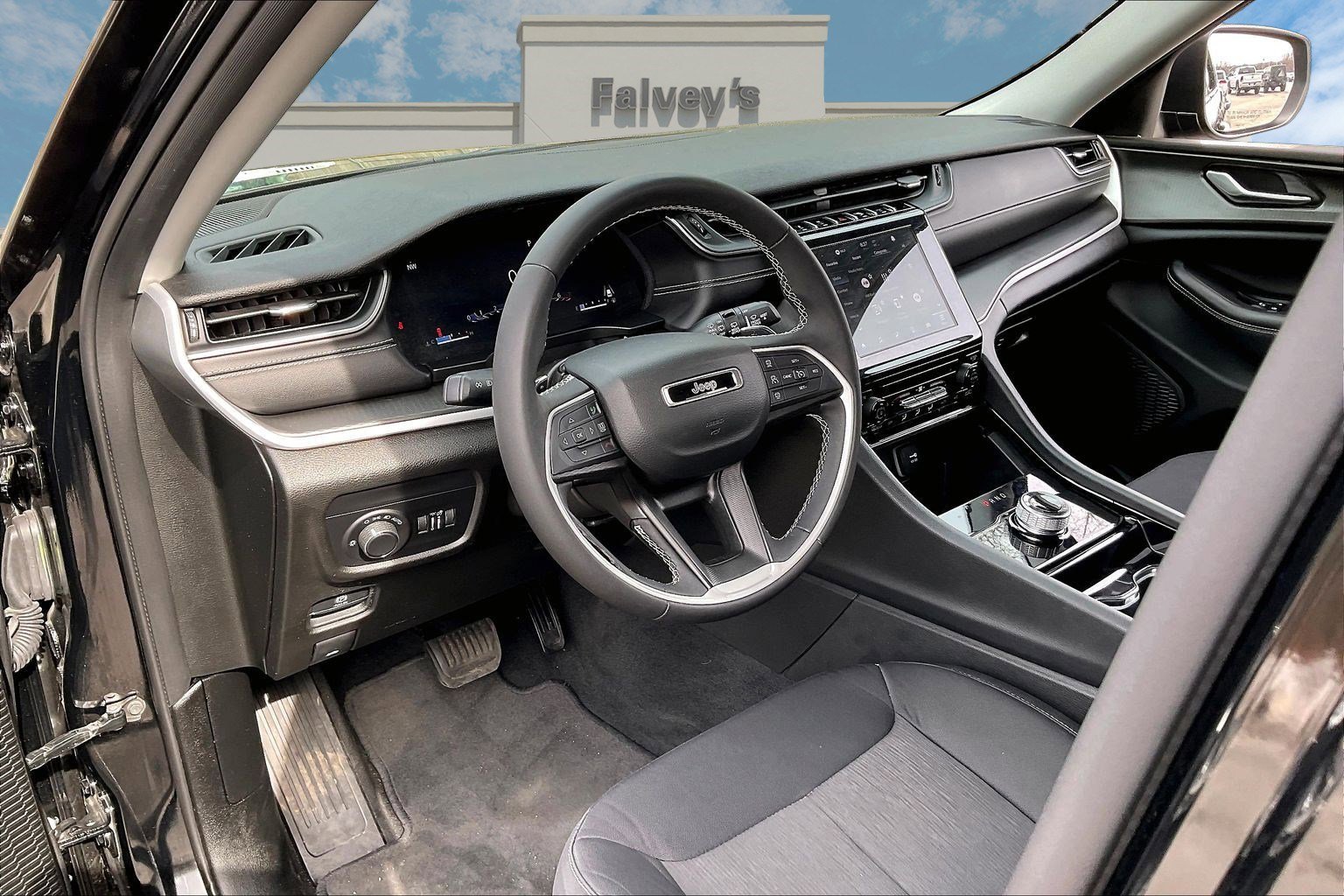 Certified 2023 Jeep Grand Cherokee Laredo image 13