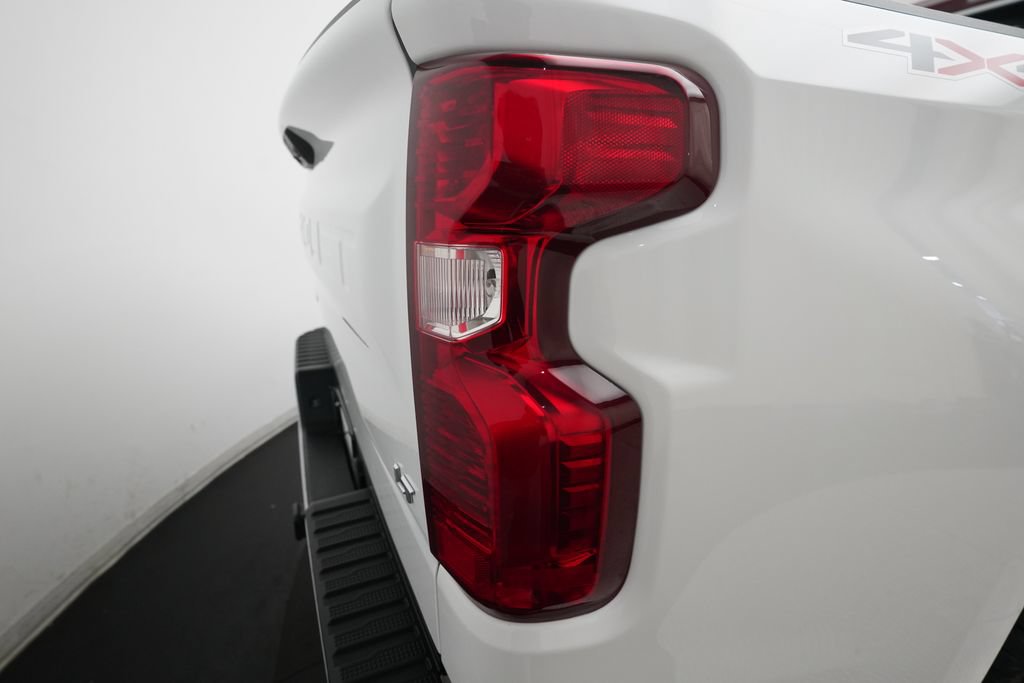 Used 2024 Chevrolet Silverado 1500 LT AWD/4WD image 32