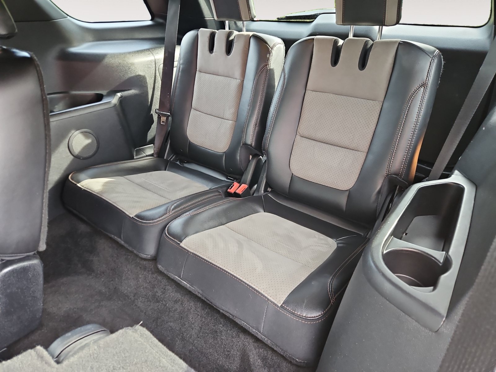 Used 2017 Ford Explorer XLT w/ Equipment Group 202A FWD image 15
