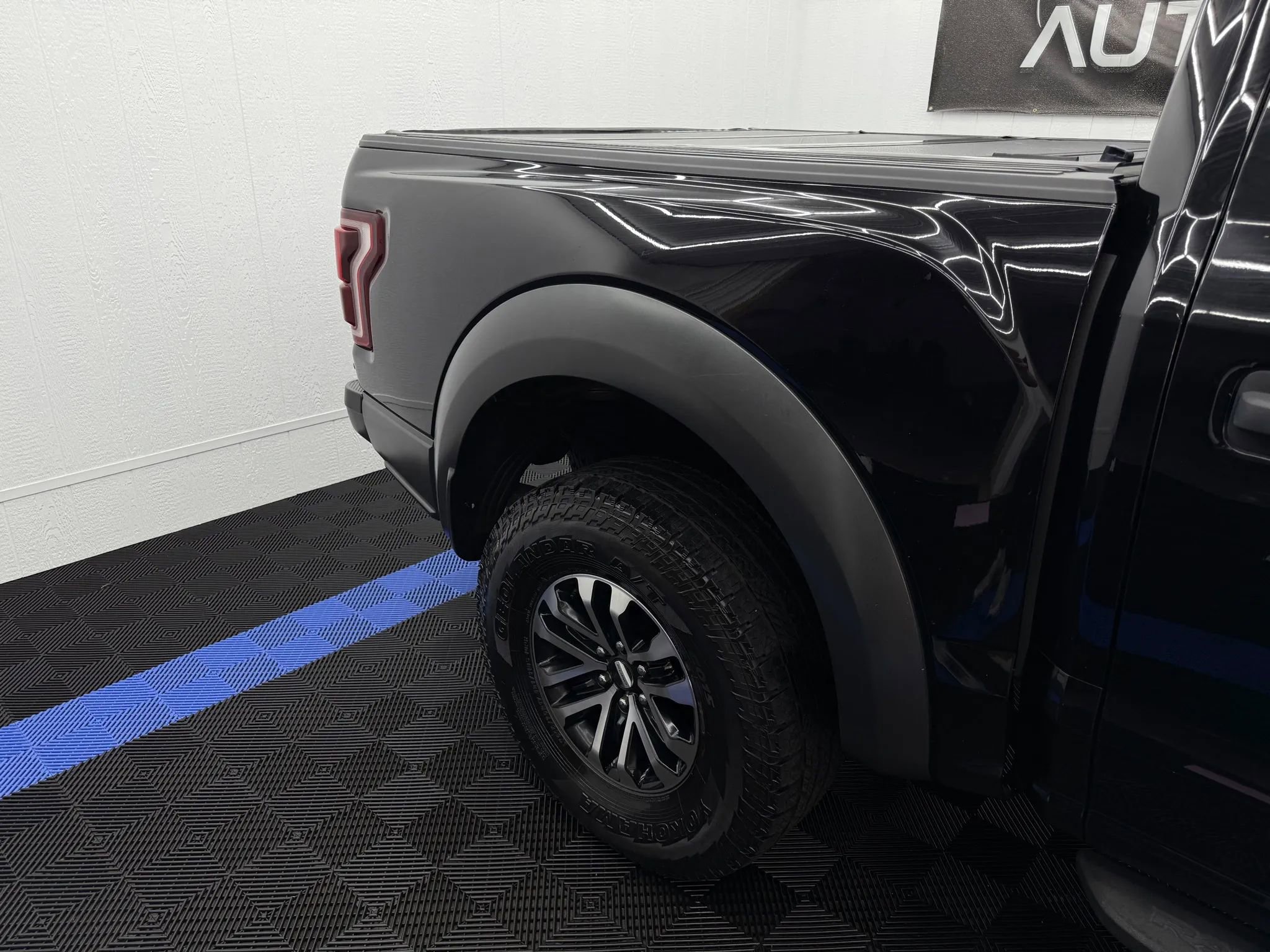 Used 2019 Ford F150 Raptor w/ Equipment Group 801A Mid image 3