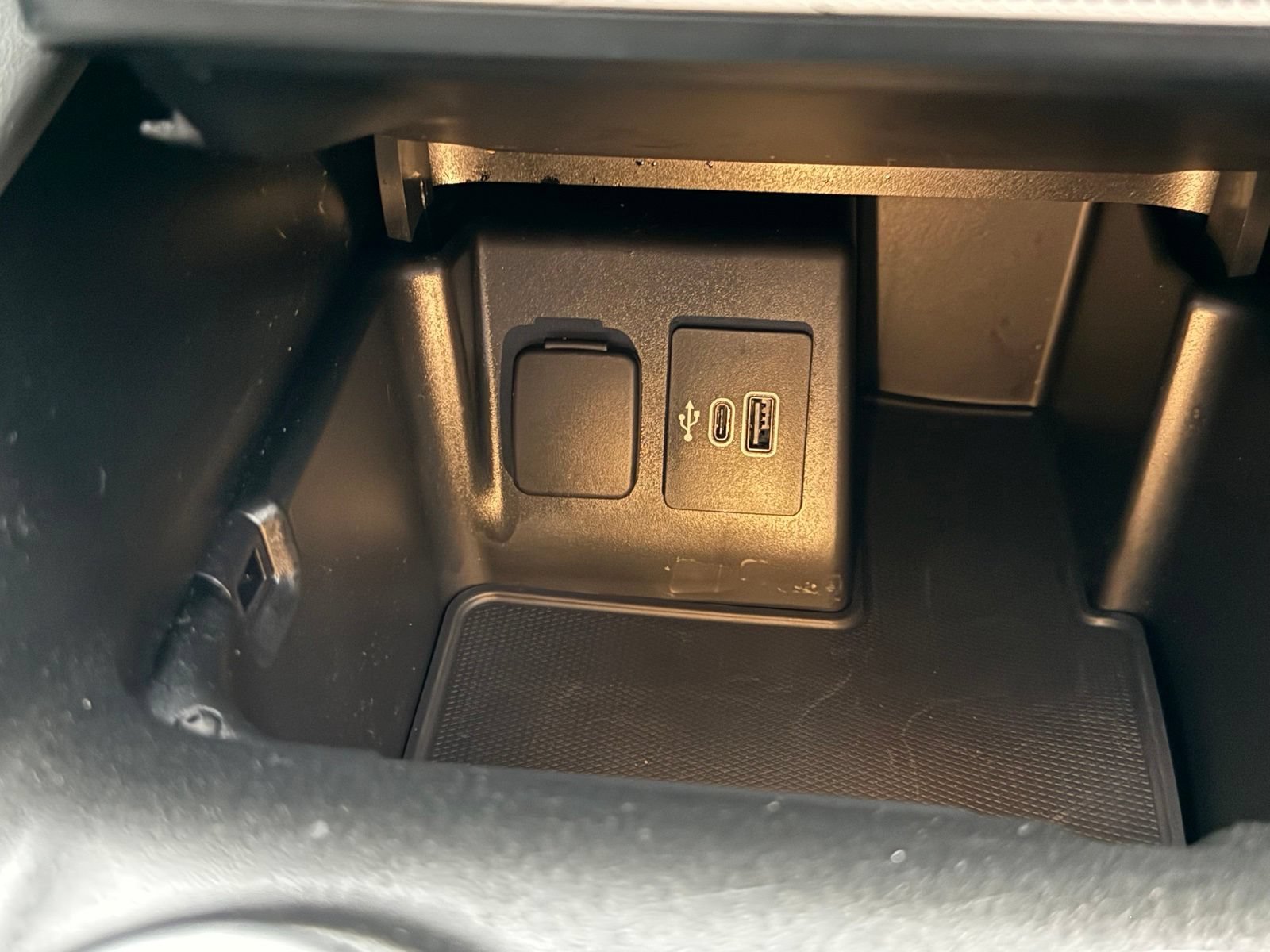 Used 2025 Ford Explorer Active AWD/4WD image 28