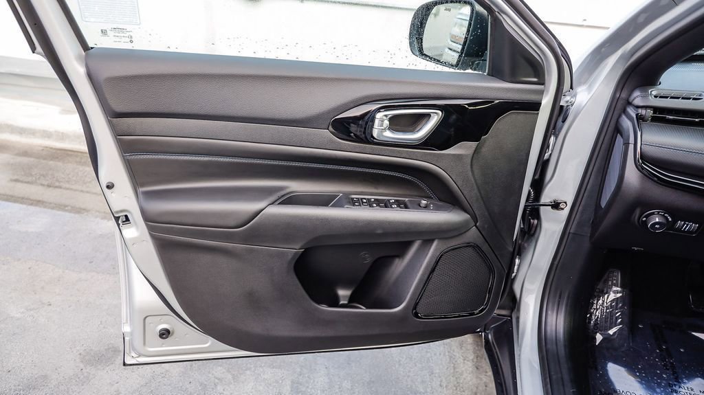 New 2026 Jeep Compass Latitude image 21