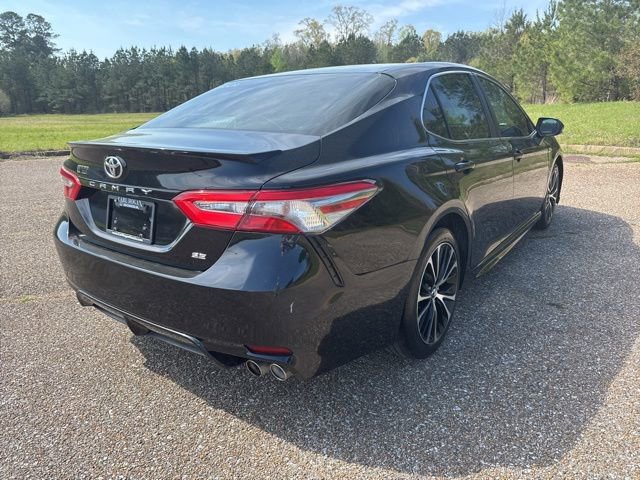 Used 2018 Toyota Camry SE image 3