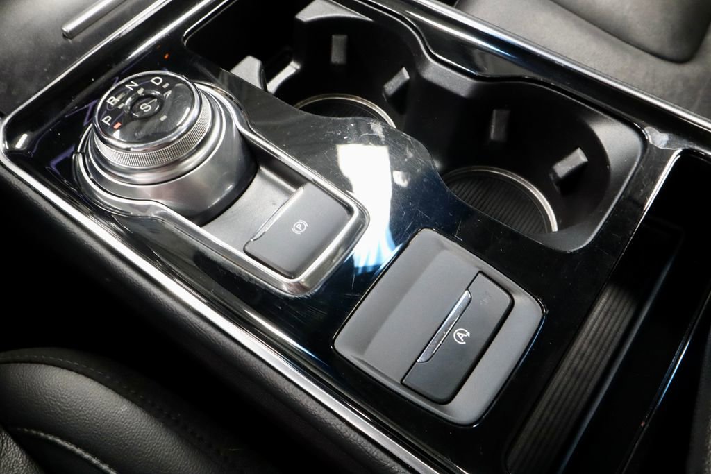 Certified 2019 Ford Edge Titanium w/ Cold Weather Package image 35