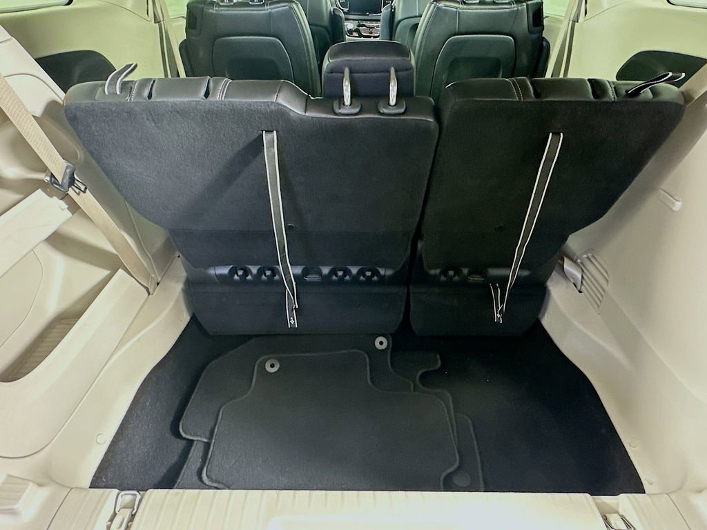 Certified 2024 Chrysler Pacifica Touring-L image 36