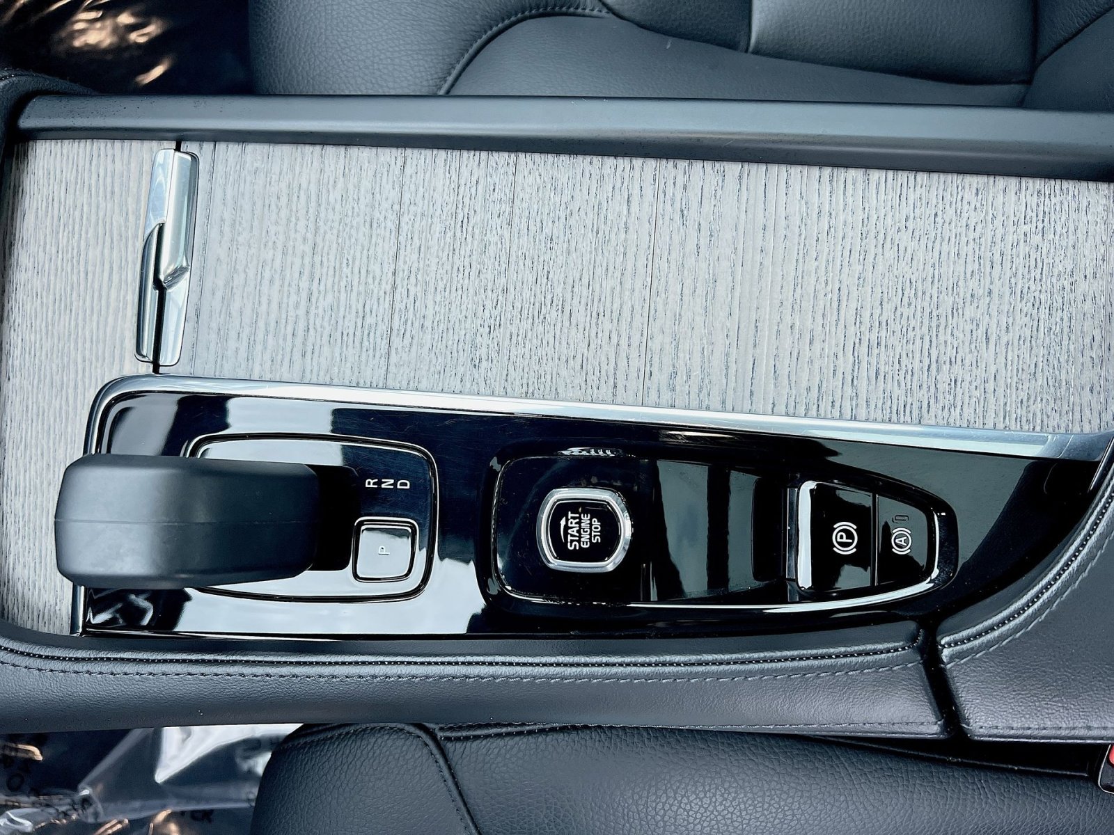 Used 2023 Volvo S90 B6 Plus image 22