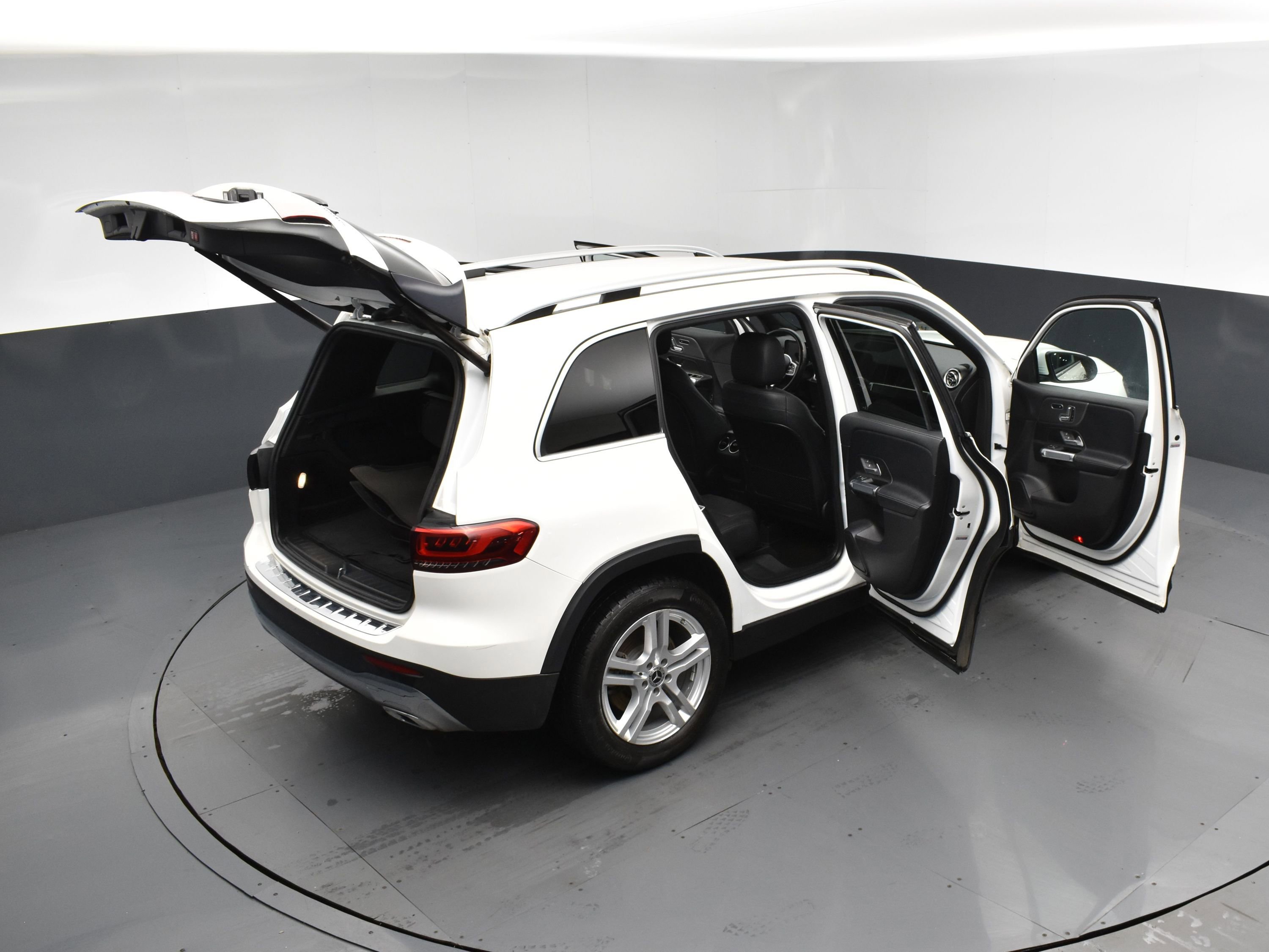 Used 2021 Mercedes-Benz GLB 250 4MATIC w/ Premium Package image 25