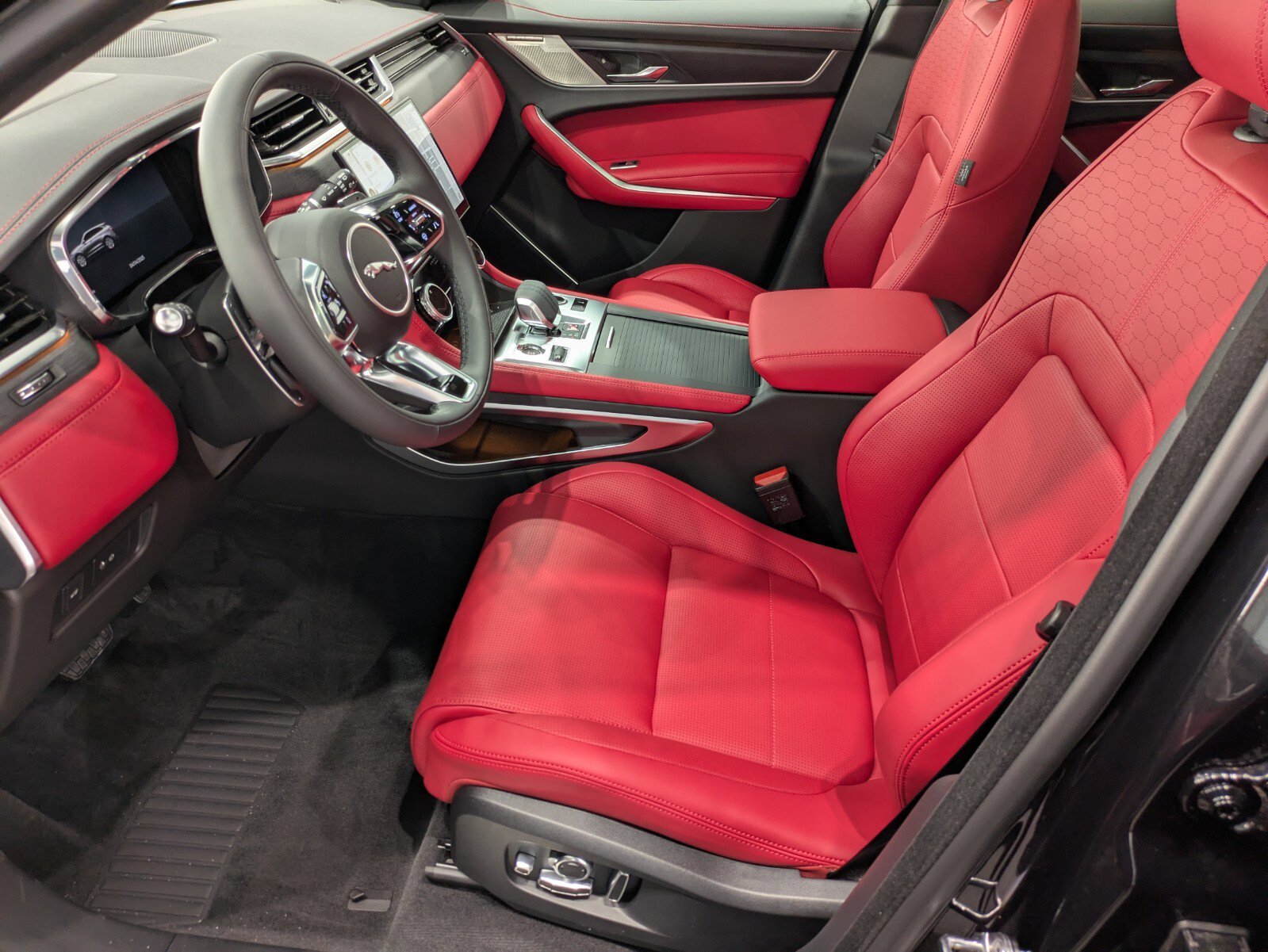 New 2026 Jaguar F-PACE R-Dynamic S image 6